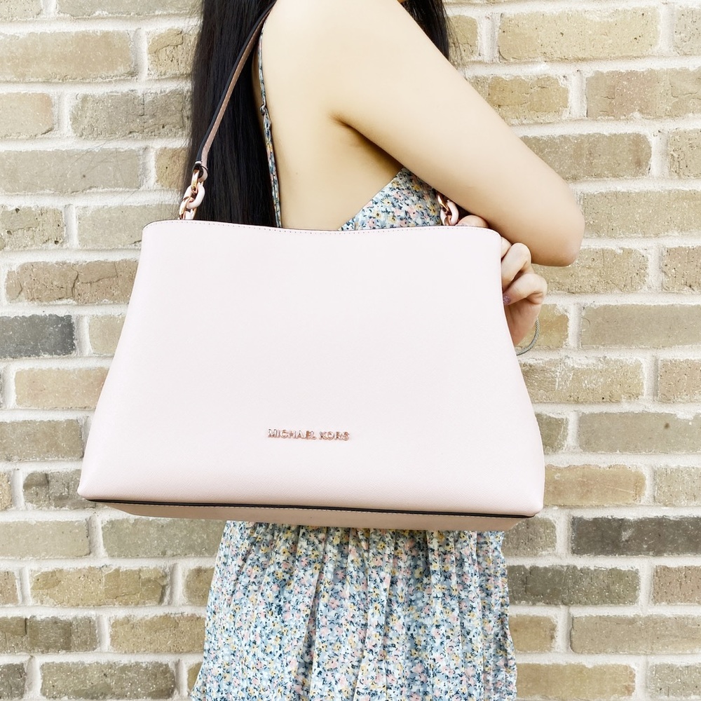 SALE‼️‼️👜💕- NWT Michael Kors Large Purse - Picture 2 of 4